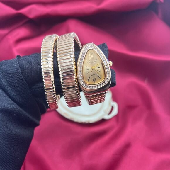 Elegant Gold Snake-Wrap Bracelet Watch with Crystal Accents Serpenti - Picture 6 of 11